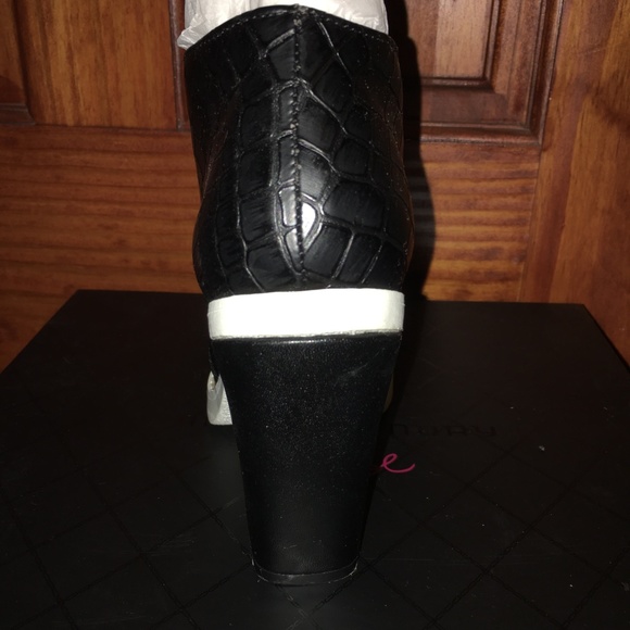 chinese laundry lisbon bootie